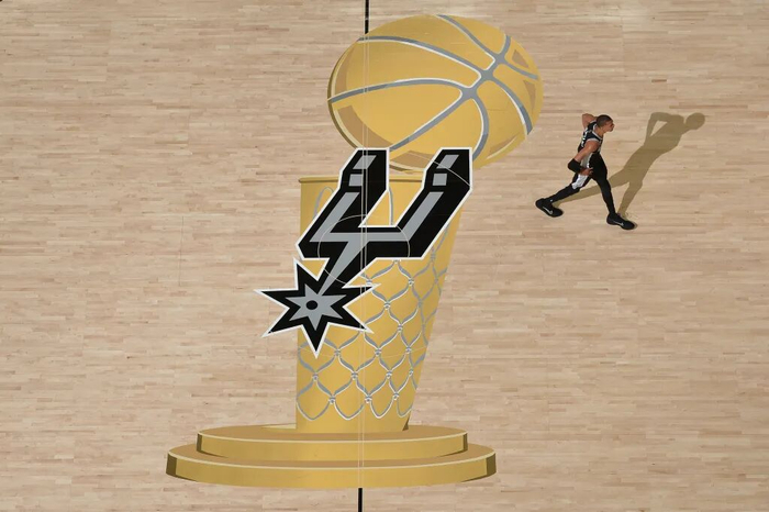 NBA|布伦森带伤轰下30+3,尼克斯取得总决赛开门红|马刺|三分球|唐斯|圣安东尼奥马刺队|纽约尼克斯队_新浪体育_新浪新闻
